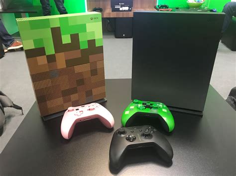 Slideshow Gamescom 2017 New Xbox One Limited Edition Consoles