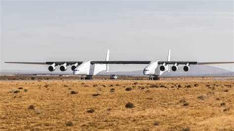 scaled composites designed stratolaunch taxis aopa