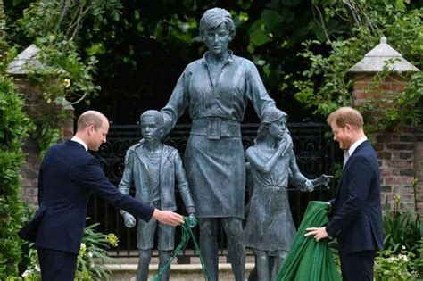 La Estatua De La Princesa Diana De Gales Ya Se Encuentra En El Palacio