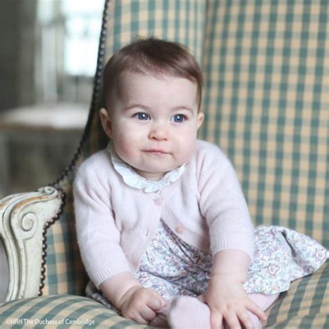 Palácio Divulga Fotos Inéditas Da Pequena Princesa Charlotte Vogue News