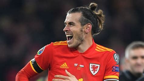 Gareth bale celebrated wales qualification to euro 2020 in front of flag poking fun at his rocky relationship with real madrid and the spanish media. He still loves the game - Giggs says Bale not affected by criticism