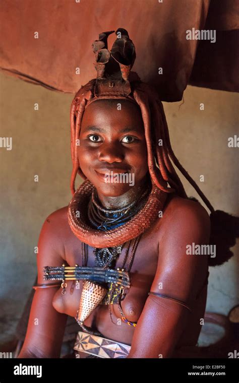 Woman Of Himba Ethnic Group Stockfotos Und Bilder Kaufen Seite 2 Alamy
