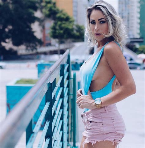 Carol Narizinho Tira Sutiã Da Jogada E Usa Body Cavado Em Ensaio Quem Quem News