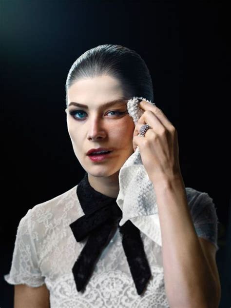 Fashion Movie Makeup Portrait Celeb Rosamund Pike Gone Girl Wmagazine