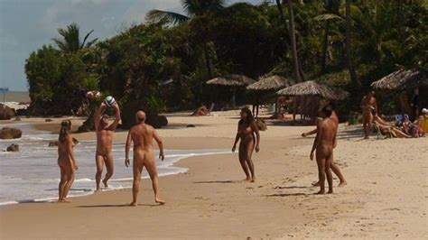 Sem roupa conheça praias de nudismo espalhadas pelo Brasil e pelo mundo Notícias BOL