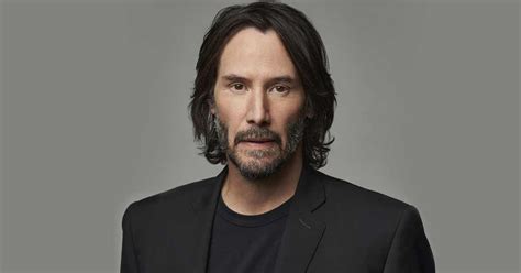 Keanu Reeves Nails Desi Look By Donning Kurta Pyjama At An Indian Award