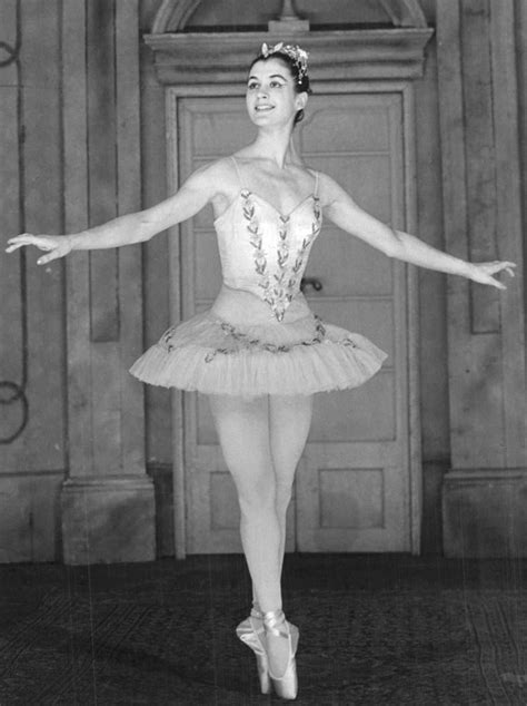 Carla fracci la ballerina carla fracci è nata a milano il 20 agosto 1936 in una modesta famiglia, figlia di un tranviere. Carla Fracci, una vita sulle punte | Fotografia di ...