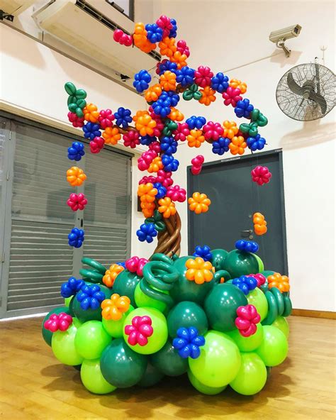 Customised Balloon Tree With Flowers That Balloons