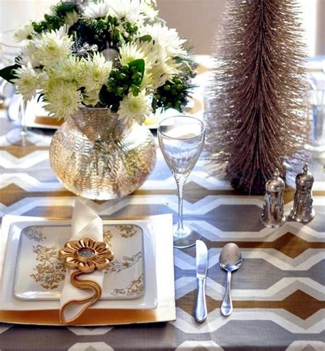 By linda holmes, interiors director linda is interiors director of luxdeco. Christmas table in gold and silver - 22 ideas glamor ...