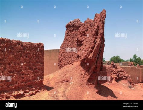 Ruins Of City Wall In Zinder Niger Stock Photo Alamy