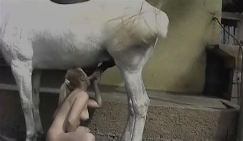 All Natural Chick Gives Her Horse A Nice Deep Blowjob