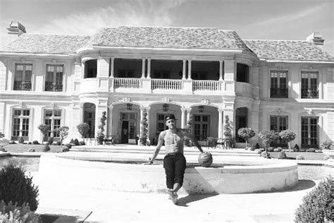 Voir cette épingle et d'autres images dans celebrity homes & houses par find salman khan house, cars and brand collection, salman khan, salman khan cars, salman khan. Inside Neymar's £7,000-a-night Airbnb Beverly Hills ...