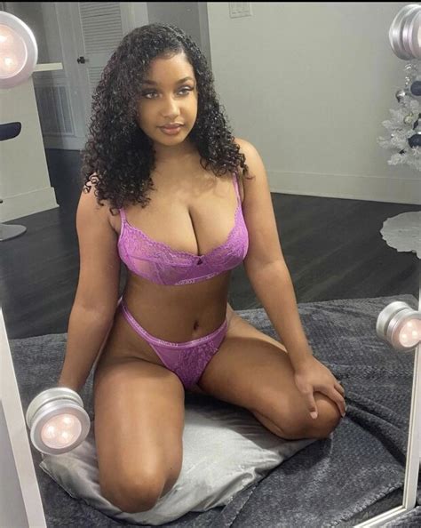 Corie Rayvon Looking Cute In Her Bra And Panties Cufo510
