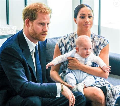 Le prince Harry et Meghan Markle présentent leur fils Archie à Desmond