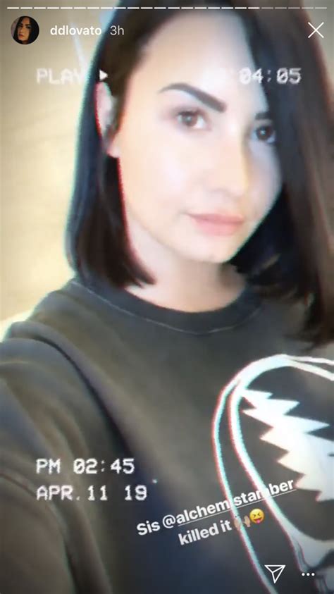 Demi Lovato Got Her Hair Cut Into A Lob For Spring Demi Shows Big