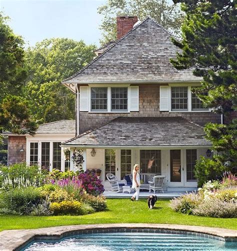 A Shingle Style Cottage In The Hamptons Features A Hamptons