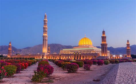 It borders the united arab emirates in the northwest, saudi arabia in the west, and yemen in the southwest. Oman Tourism - 2020 ( Tours & Activities)