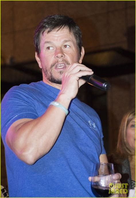 Mark Wahlberg Opens A Wahlburgers In Orlando Photo 3584168 Mark
