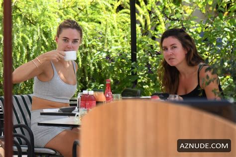 Kimberley Garner Enjoying Breakfast At The Hotel Martinez In Cannes