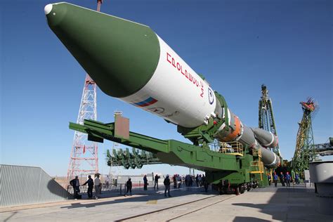 Photos Soyuz Rocket Rolls Out For Progress Ms 06 Launch Progress Ms