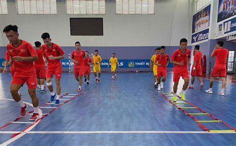 Futsal vn (áo đỏ) và lebanon sẽ bước vào trận quyết định tranh vé dự world cup 2021. Việt Nam chuẩn bị cho mục tiêu dự Futsal World Cup 2021 ...