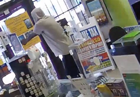 Robber Gets Locked Into Store Prays For Release [video] Robber Pray Video