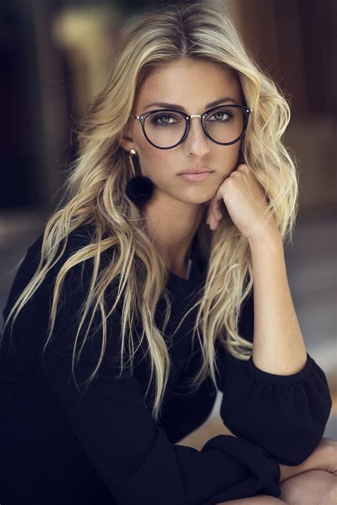 pin by maría vanégas on girls fashion photography fashion eyeglasses trendy glasses womens