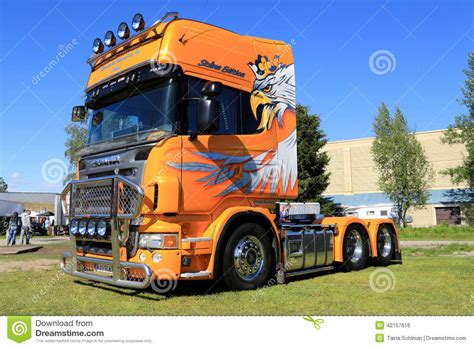 Vrachtwagen met kraan kleurplaat gratis kleurplaten printen. Yellow Scania V8 Truck in a Show Editorial Photo | Trucks, Photo, Tractor trailers