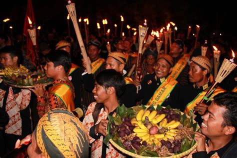 Dr noerijah jariah mohamed phd: Perayaan Satu Suro, Tradisi Malam Sakral Masyarakat Jawa ...