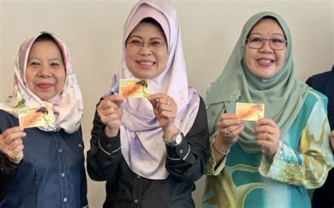 Pemegang kad pengenalan sarawak berstatus 'k'. Lebih 16 ribu warga emas Sarawak menerima Kenyalang Gold ...