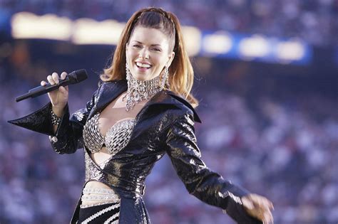 Shania Twain At 50 See The Retiring Superstars Career In Photos Rolling Stone