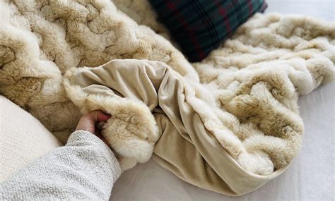 9 Anthropologie Blanket Lookalikes And Best Throw Blankets For Fall