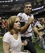 Joe Flacco announces wife's pregnancy at Super Bowl victory party - Los ...