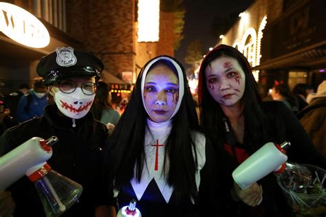 Seouls Halloween Crowd Crush Nightmare How A Fun Night In Itaewon