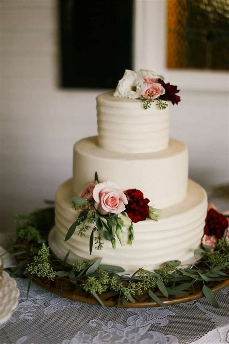 A Rustic Elegant Fall Wedding Emily Ethan Warrenwood Manor Ivory Wedding Cake Burgundy