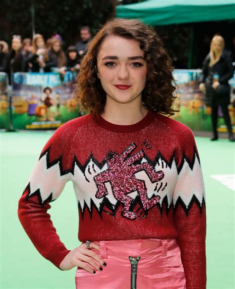 Maisie Williams Boyfriend Placed His Hands On Her Stomach So Everyone