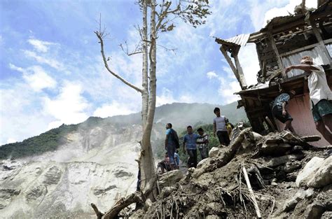Landslide In Nepal Kills At Least 8 Hundreds Are Missing The New York Times