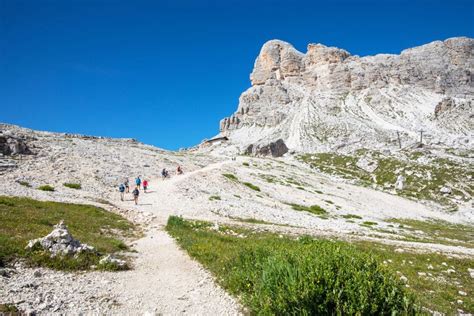How To Hike To Rifugio Averau And Rifugio Nuvolau Earth Trekkers