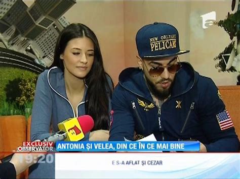 Stirile zilei din monden : Alex Velea şi-a tatuat numele lui Dominic pe piept ...