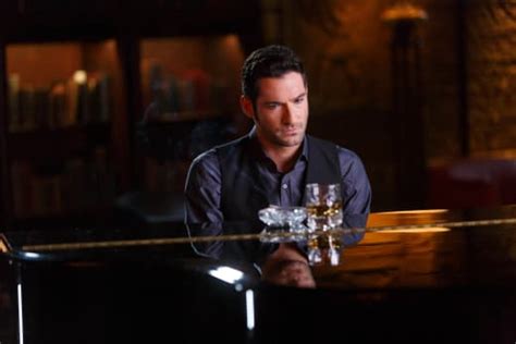 Lucifer Season 2 Episode 1 Review Everythings Coming Up Lucifer Tv