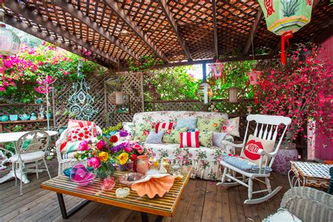 Betsey Johnsons Malibu Mobile Home Is Just As Wild And Colorful As Her