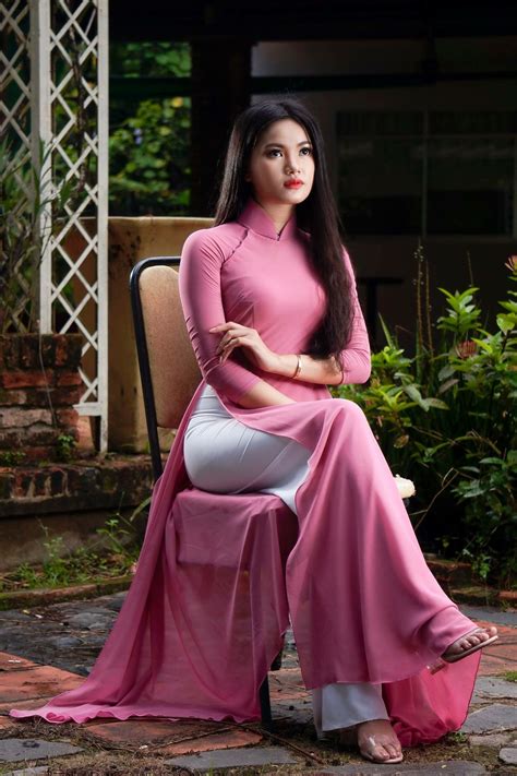 pin by nguyen nguyen on thuot tha ao dai vietnamese long dress long dress fashion women s
