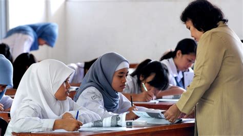 Video pembelajaran pjok smp sma dribbling dan passing permainan bola basket. Hal-hal yang Bisa Kamu 'Curhatin' ke Guru BK di Sekolah | Genmuda.com