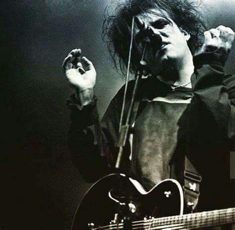Robert Smith Music Pics Music Stuff The Cure Concert The Cure Band