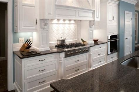 Whether you want inspiration for planning a kitchen with quartz countertops renovation or are building a designer kitchen from scratch, houzz has 288,483 images from the best. Love the blue wall with the white cabinets | Grey countertops, Elegant kitchen design, White kitchen