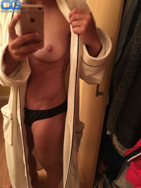 Danielle Wyatt Nackt Nacktbilder Playboy Nacktfotos Fakes Oben Ohne