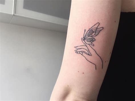 See more ideas about tetování na ruku, tetování, malé tetování. Tetovani Male Na Ruku : NEJVTIPNĚJŠÍ TETOVÁNÍ: Tyhle ...