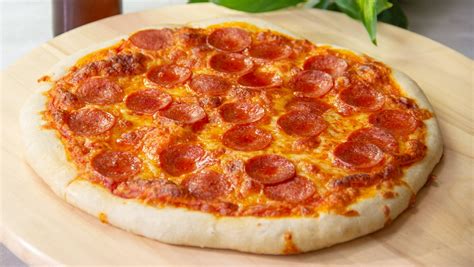 Receta De Pizza De Pepperoni Casera Delicioso Univision