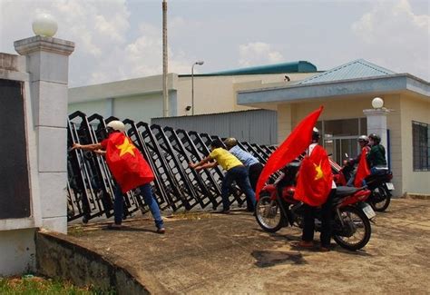 Anti Chinese Violence Convulses Vietnam Pitting Laborers Against Laborers The New York Times