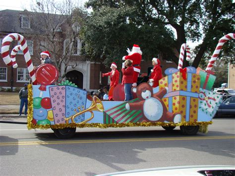 Floats attract the crowd's attention and are a vital component in many christmas. Delta Christmas Parade Float | Jimmy Smith | Flickr